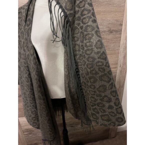 Woolrich Leopard Shawl Fringe Woman One Size Wrap Sweater Poncho - Picture 4 of 8